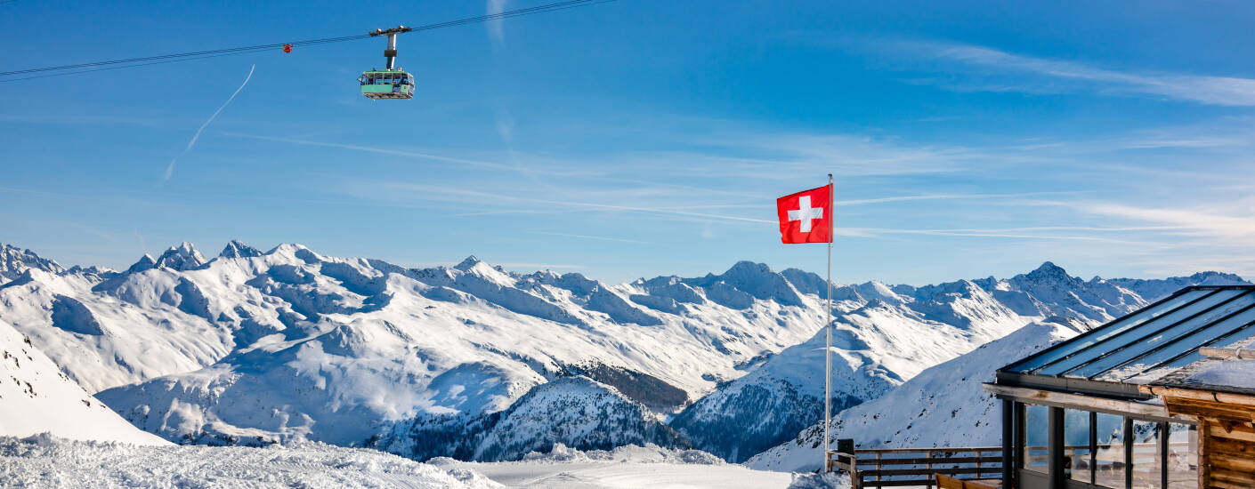 Tilbring vinterferien med alpint, langrenn, truger eller aking i fjellene rundt Davos – en av Sveits' mest kjente vinterdestinasjoner.
