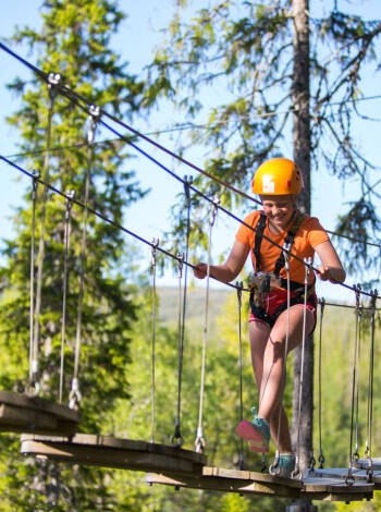 Besök Rypetoppen Adventurepark i närheten för spännande utomhusaktiviteter.