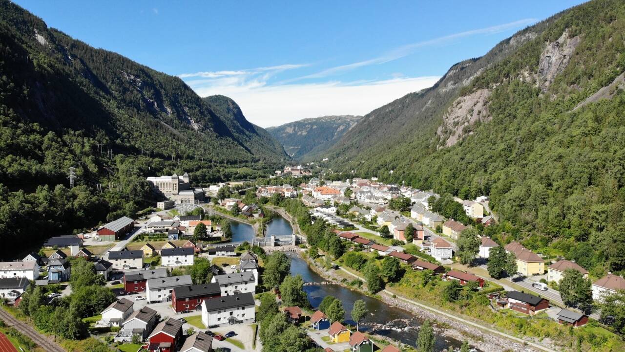 Den historiske by Rjukan ligger kun en kort og smuk køretur væk.