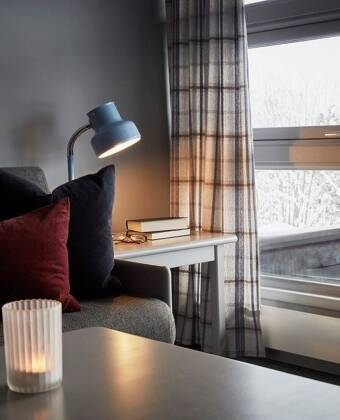 Välj mellan mysigt dubbelrum eller lägenheter för par, familjer eller vänner.