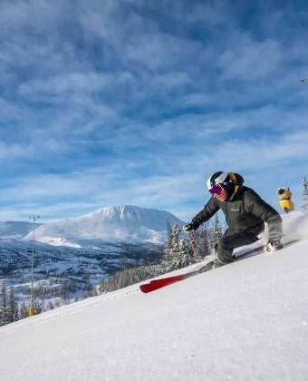Direkt ski-in ski-out gör vintervistelsen enkel och rolig.