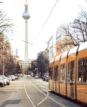 In Ihrem Paket ist eine WillkommensCard Berlin, mit der Sie kostenlos den ÖPNV nutzen können.