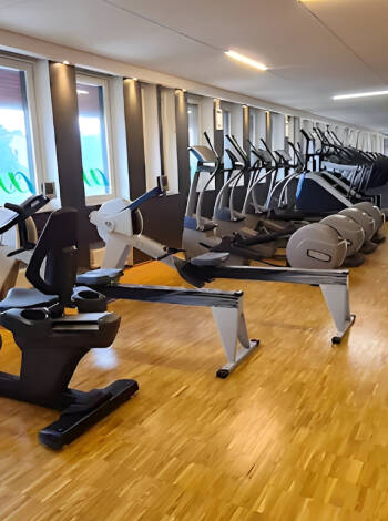 Utnyttja praktiska faciliteter som gästkök, tvättrum och tillgång till gym.