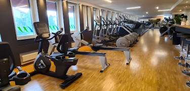 Use practical facilities including guest kitchen, laundry, room and gym access.