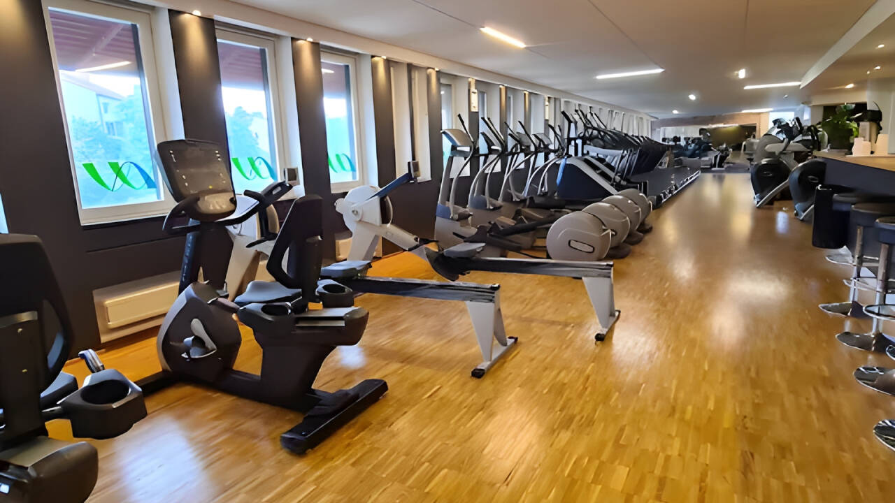 Utnyttja praktiska faciliteter som gästkök, tvätt, rum och tillgång till gym.