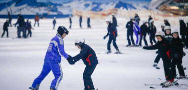 Skridskoåkning, kälkåkning, skidpark. Det finns något för alla på Snowdome.
