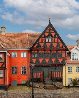 Middelfart begejstrer besøgende med sin smukt bevarede gamle by og skønne havnefront.
