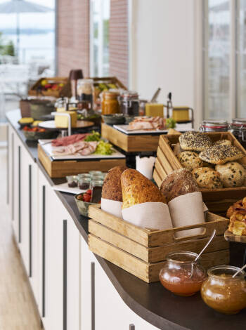 Nyt en deilig frokost laget hovedsakelig av økologiske råvarer. Severin har det Økologiske Bronsjemerket.