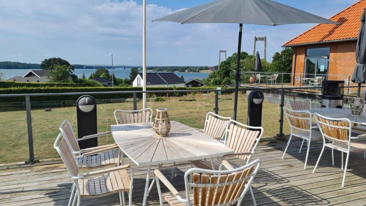 Nyd den betagende panoramaudsigt over Lillebælt fra Severin Hotel.