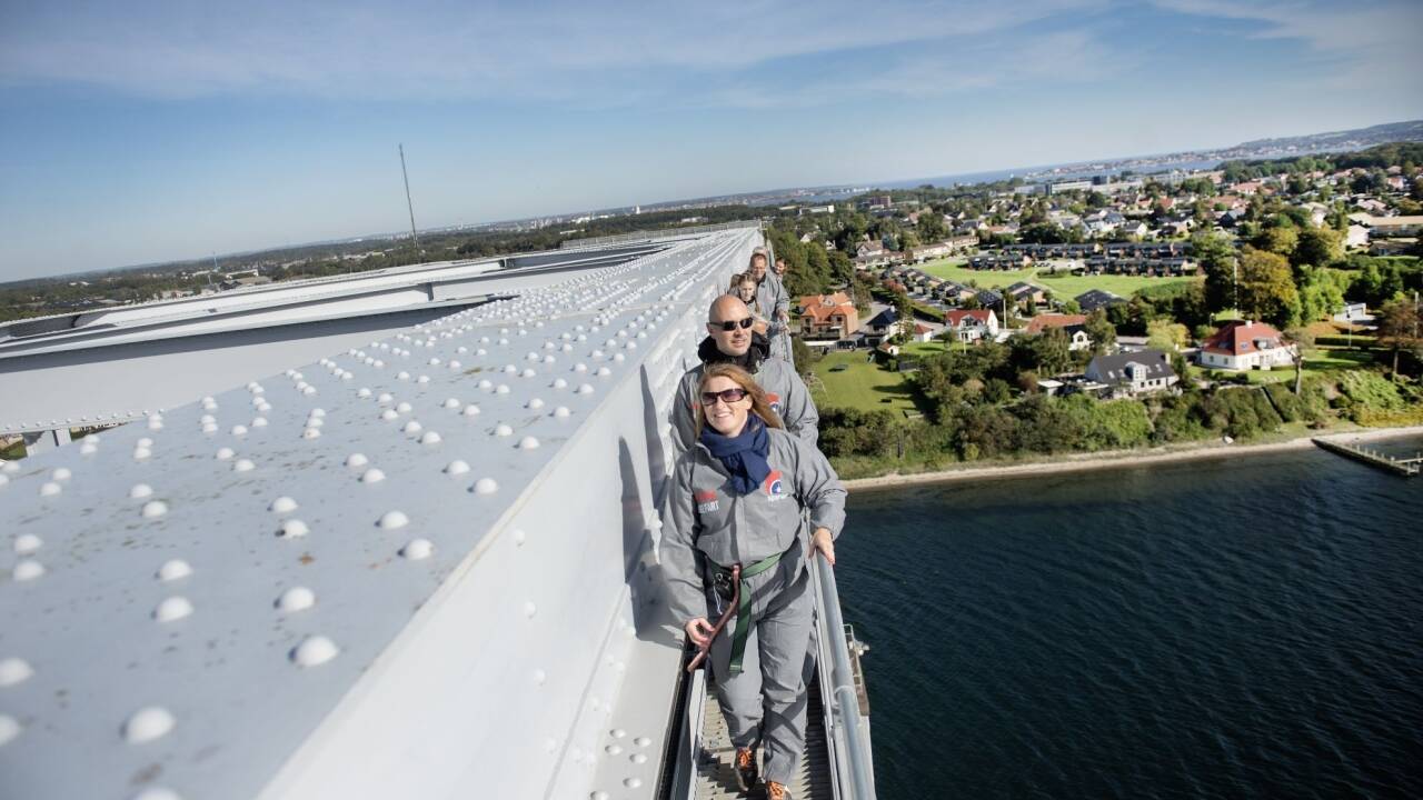 Bridgewalking er en af Middelfarts største attraktioner.