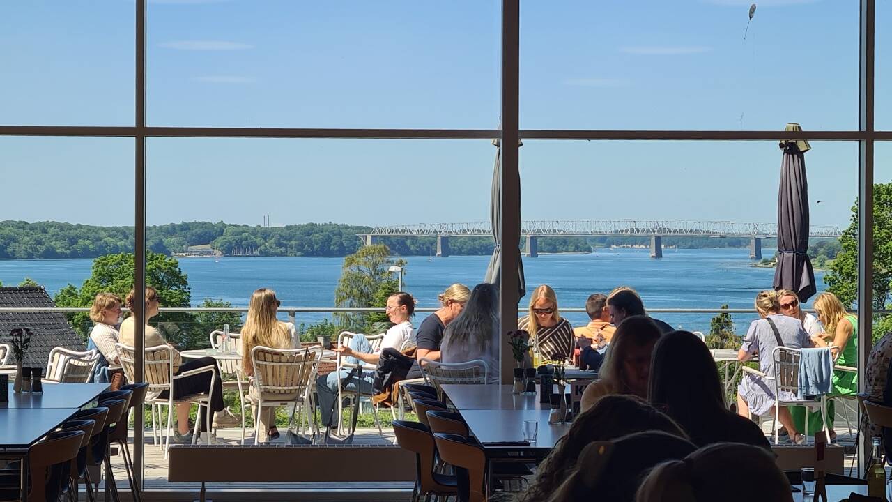 Om sommeren åbner Severins Studenterrestaurant, hvor eleverne viser deres talenter. Husk at reservere bord.