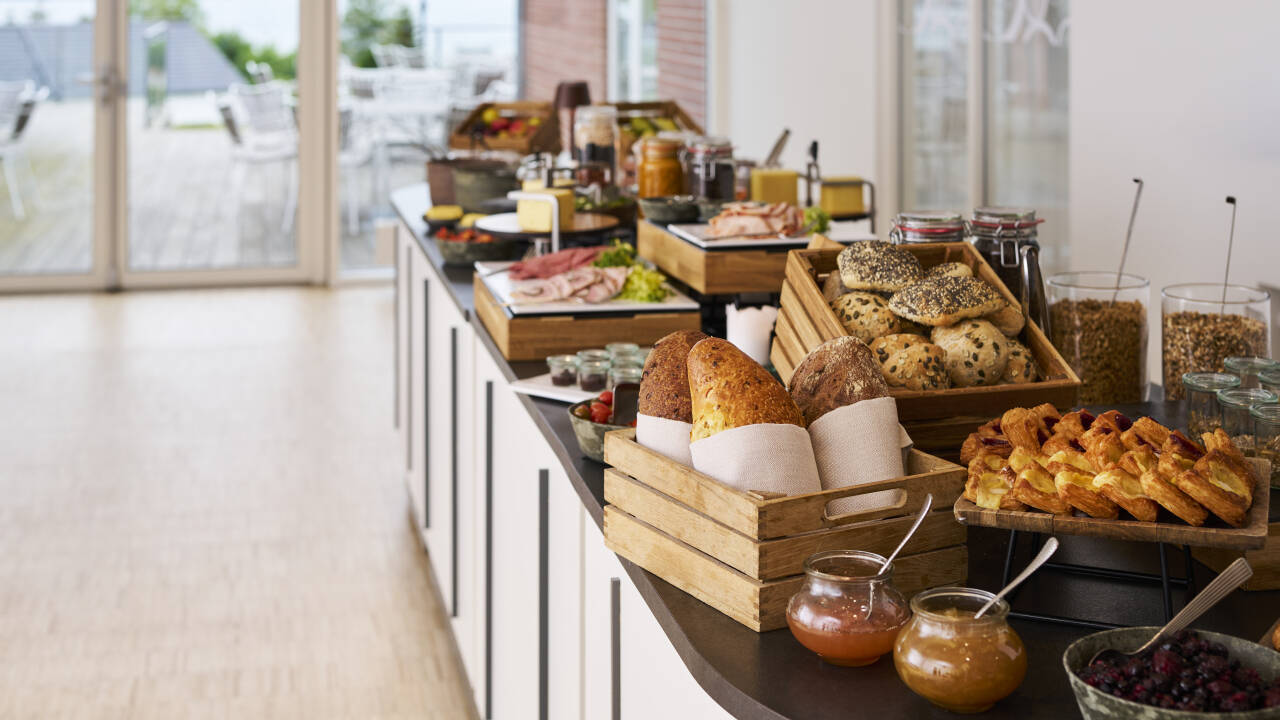 Nyt en deilig frokost laget hovedsakelig av økologiske råvarer. Severin har det Økologiske Bronsjemerket.