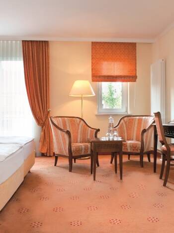 Das Victor's Residenz Hotel Erfurt bietet gut ausgestattete Zimmer in zentraler Lage.