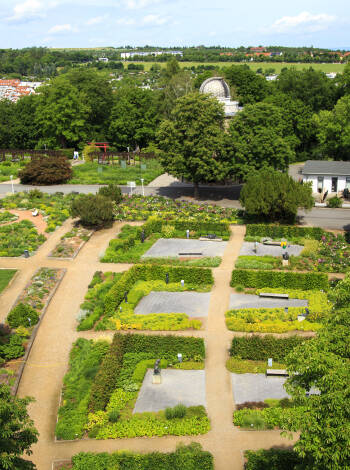 Der Egapark, einer der größten Gartenparks Deutschlands, verfügt über Themengärten und ein tropisches Gewächshaus.