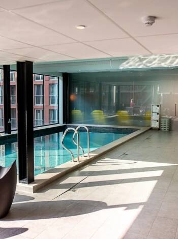 Njut av tillgång fri tillgång till hotellets wellnessavdelning med inomhuspool, bastu och gym under din vistelse.