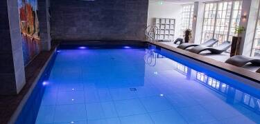 Slap af i wellnessklubben med pool, sauna og fitnesscenter.