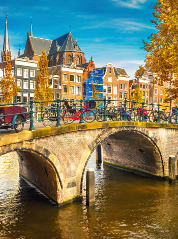 Nå centrala Amsterdam på bara några minuter med direkttåg från Zaandam station.