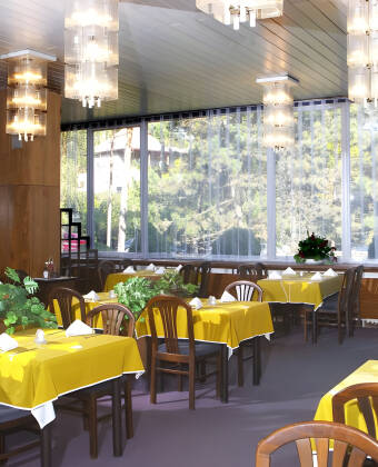 Das gemütliche Restaurant serviert sowohl tschechische Spezialitäten als auch internationale Gerichte.