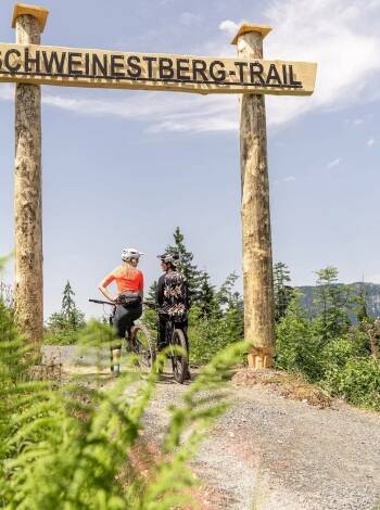 Ha kul med familjevänliga utomhusäventyr som Schweinestberg Trail och temabaserade aktivitetsleder.