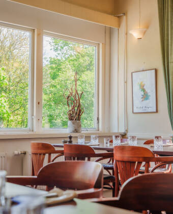 Enjoy English-inspired pub food in the inn’s relaxed restaurant and bar.