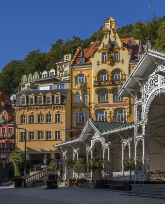 Et ophold her giver også mulighed for at besøge Karlovy Vary, en time væk, eller den middelalderlige by Loket.