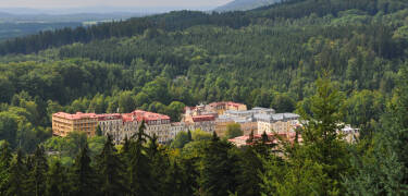 Hamelika udsigtstårnet tilbyder en fantastisk udsigt over byen og de omkringliggende skove.