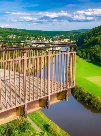 Weserpromenaden och Weser Skywalk, bara en kort bilresa bort, är perfekta för en naturskön utflykt.