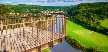 Weserpromenaden och Weser Skywalk, bara en kort bilresa bort, är perfekta för en naturskön utflykt.