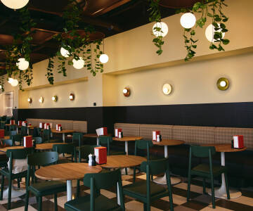 Nyt comfort food på hotellets italienske restaurant med drive-through-mulighet.