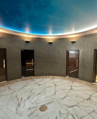 Här finns flera bastur, ångbastu och jacuzzis i hotellets fina spaavdelning.