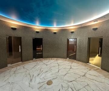 Du finner flere badstuer, dampbad og boblebad i hotellets flotte spa-avdeling.