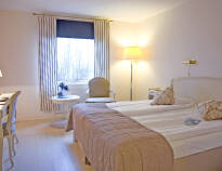 Alle Zimmer des Hotels sind in hellen Farben gehalten und sorgen für einen komfortablen Aufenthalt.
