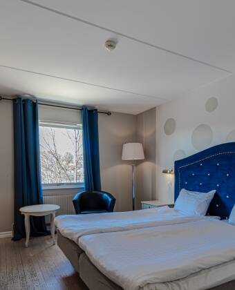 Alla hotellets rum är omsorgsfullt inredda i ljusa färger, allt för att göra er vistelse så bekväm som möjligt.