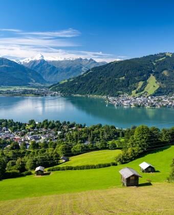 Zellsee erbjuder kristallklart vatten, utsikt över bergen och perfekta platser för bad eller avkoppling.