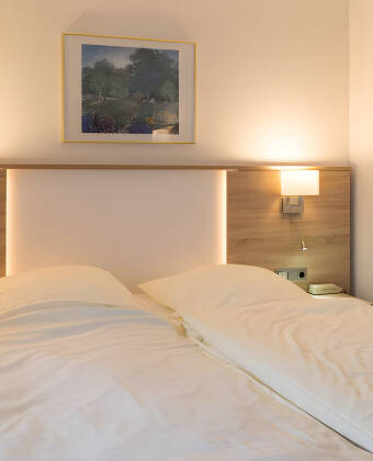 Die Zimmer sind gemütlich eingerichtet und mit allem nötigen Komfort ausgestattet, damit Gäste sich sofort wie zu Hause fühlen.