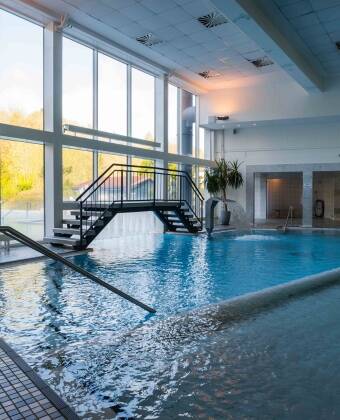 The hotel's appeal is the 700 m2 wellness department with spa, beauty care and swimming pool.
