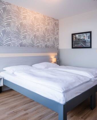 Hotellet har forskellige værelsestyper designet med sans for komfort.