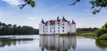 Oplev de små, charmerende landsbyer langs Flensburg Fjord.