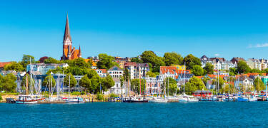Koble av i Volksparks grønne omgivelser og se utover fjorden og Flensburgs idylliske hustak.