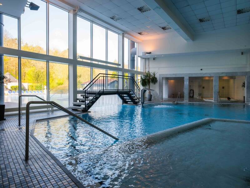 Zu den Highlights des Hotels gehört der 700 m² große Wellnessbereich mit Spa, Beautybehandlungen und Schwimmbad.