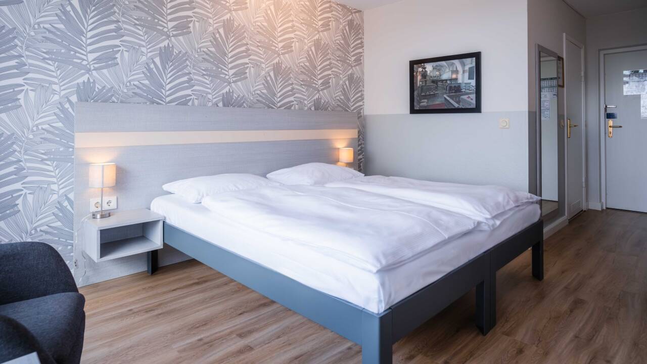 Hotellet har forskellige værelsestyper designet med sans for komfort.