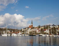 Se den prægtige Flensburg Havn med dens karakteristiske og historiske udseende og gode restauranter.