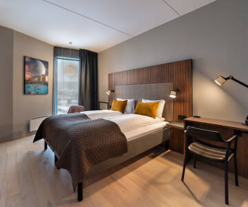 Die Zimmer sind im klaren skandinavischen Stil gestaltet und mit liebevollen Details ausgestattet, damit Sie sich rundum wohlfühlen.