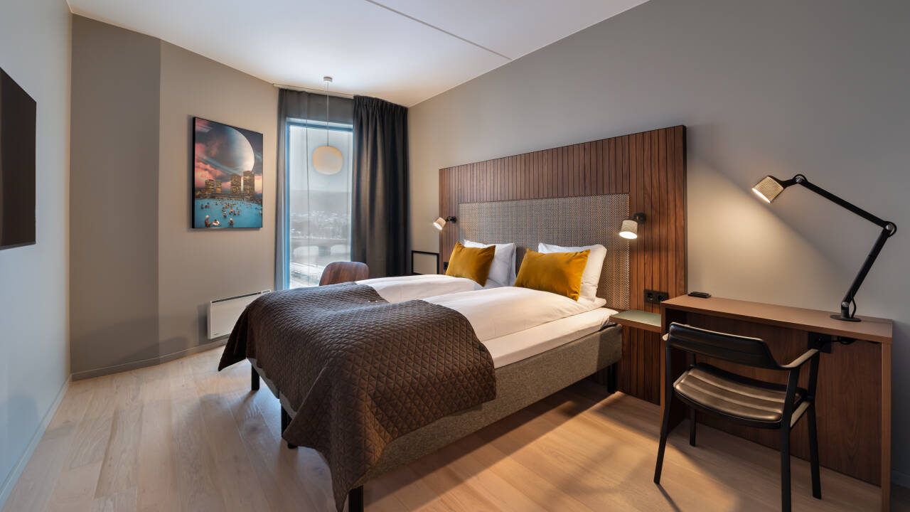 Die Zimmer sind im klaren skandinavischen Stil gestaltet und mit liebevollen Details ausgestattet, damit Sie sich rundum wohlfühlen.