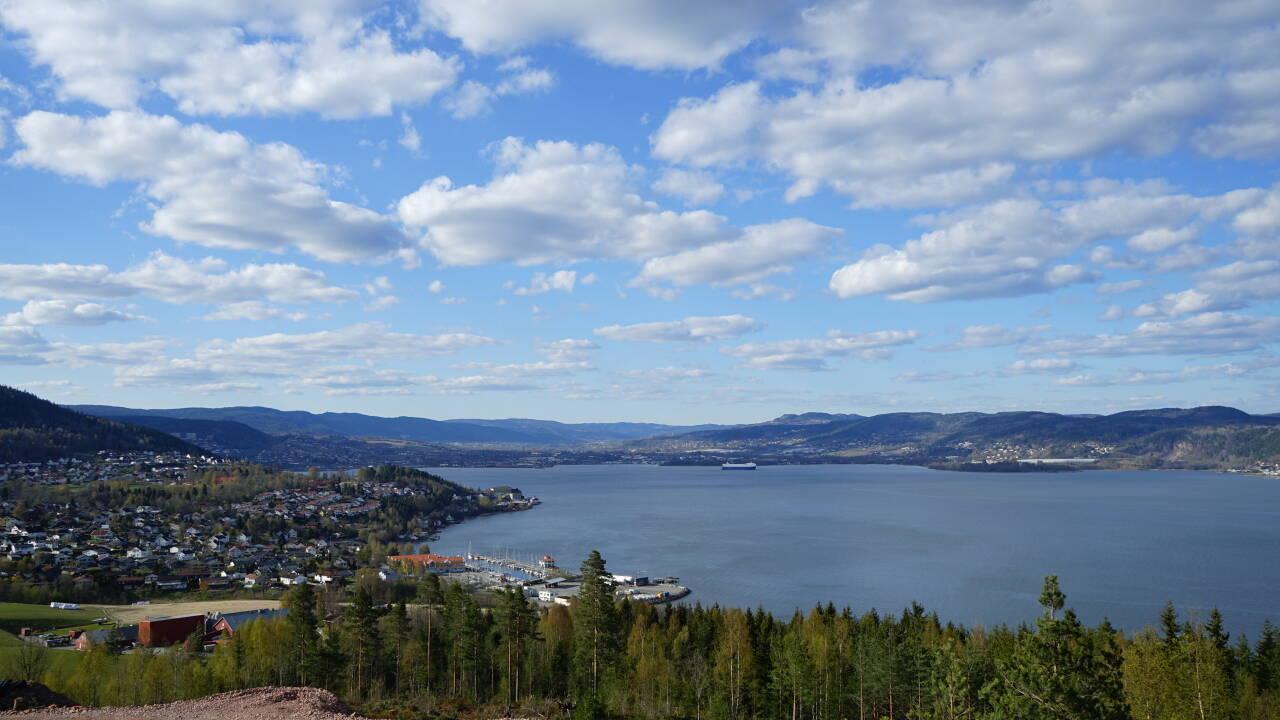 Genießen Sie Badespaß zu jeder Jahreszeit – vom Sommerbaden in Flüssen, Seen und am Fjord bis zum Eisbaden im Winter. Im Drammensbadet erwarten Sie zudem warme Hallenbäder.