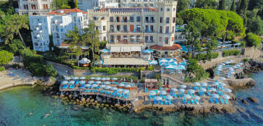 Privat strand ger lugna stunder vid havet.