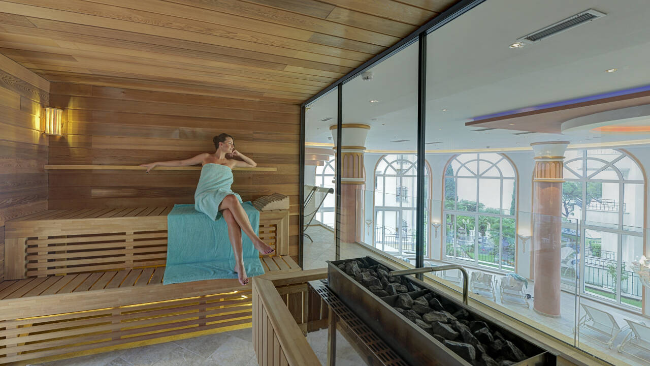 Gönnen Sie sich wohltuende Momente in der stilvollen Sauna.