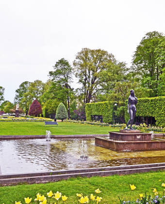 Spaser i grønne omgivelser i Hoglands Park like ved.