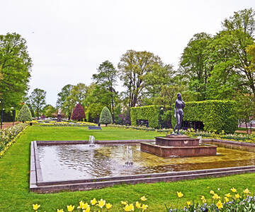 Gå en tur i det grønne område omkring Hoglands Park.