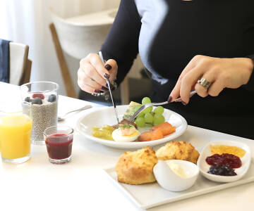 Start dagen med en gratis og raus kontinental frokost.